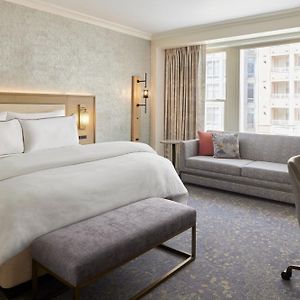 Deluxe Larger Guest room 1 King